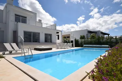 Image de Villa confortable avec piscine privée à Nadadouro