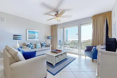 Image de Condo près de la plage avec grill, snack-bar et piscine partagés - Vues sur le golfe!