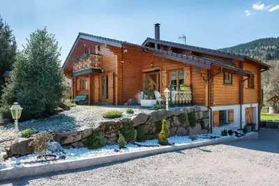 Image de Chalet familial « La Revoyotte », sauna et jardin