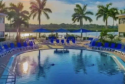 Image de Barefoot Beach Resort avec terrasse privée