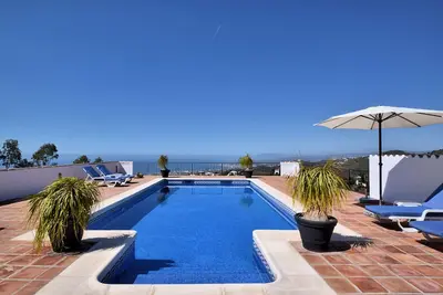Image de Belle villa Ă Sayalonga avec piscine