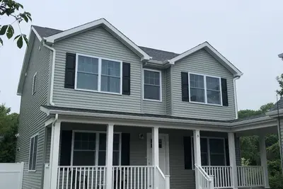 Image de Belle maison neuve de 5 chambres et 3 salles de bains à Narragansett Pier! !