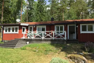 Image de maison d'été idyllique dans le nord de l'archipel de Stockholm