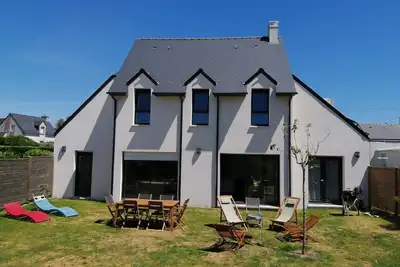 Image de Maison/Villa spacieuse claire moderne avec jardin