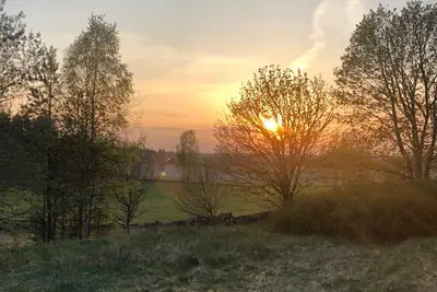 Image de Belle vieille maison d'été dans la campagne suédoise