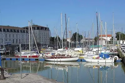 Image de Meublé tout confort, Vue sur le Port de Plaisance et proche des Thermes
