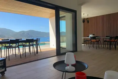 Image de La Villa Blanche avec piscine privée sur le golfe de Lava à proximité d'Ajaccio