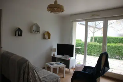 Image de Appartement spacieux  avec terrasse à 5 minutes à pied de la mer