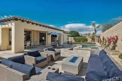 Image de 5 Bdrm-modern Desert Escape
