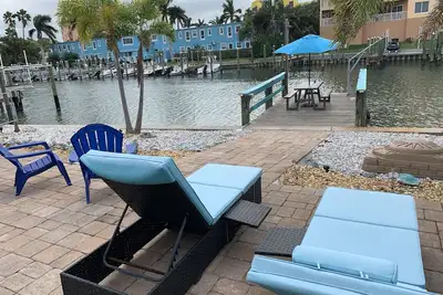 Image de Paradise Yard w Bateau Sur L'Eau W Hot Tub & Fire Pit.