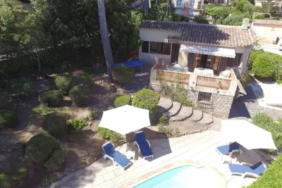 Image de Mas provençal 8 personnes, terrain arboré, vue mer, calme, proche plages