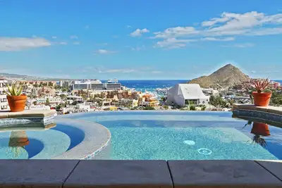 Image de Villa La Sheila, proche à pied du centre-ville, vue imprenable à Pedregal