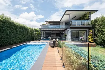 Image de Luxe près de la baie (Mount Martha) avec piscine et jacuzzi, style côtier luxueux, Spa, WiFi, à pied de la plage
