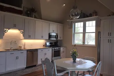 Image de Nouveau chalet spacieux et propre avec vue sur la rivière!