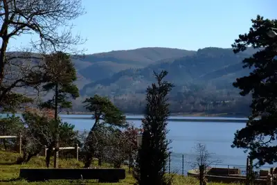 Image de Au bord du Lac St Ferréol, dans la Montagne Noire voici la Villa les Ecureuils