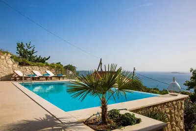 Image de Villa avec piscine chauffée et vue magnifique sur la mer près de Dubrovnik