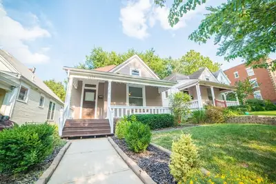 Image de Adorable maison dans le coeur de Kansas City à pied à Westport!