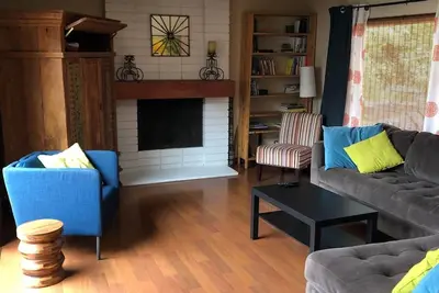 Image de Maison éclectique privée avec jardin privé et piscine dans Seal Beach