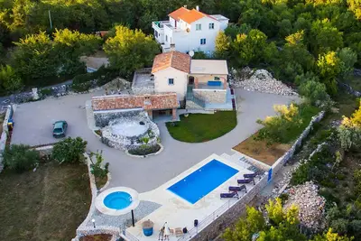 Image de Maison de vacances avec piscine, bain Ă remous et sauna
