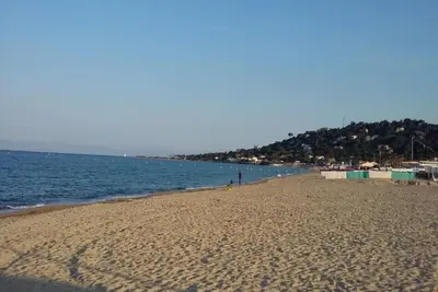Image de Appartement climatisé à 5mn à pied de la mer