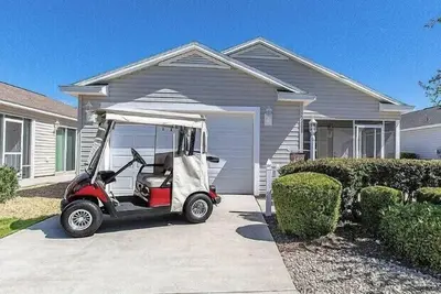 Image de Animaux acceptés 2/2 w / voiturette de golf gratuite près de Sumter Landing. 15% de réduction en mai<br>