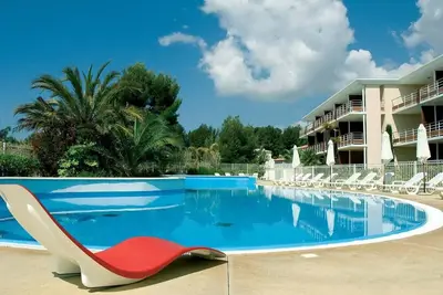 Image de 40m² T2 apartment with terrace, swimming pool, air conditioning and secure private parking