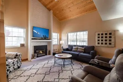 Image de Vail Village Hot Tub & amp; Pool Walk to Lifts
