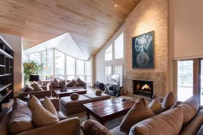 Image de Ski-In Ski-Out Penthouse de luxe dans une communauté fermée fermée