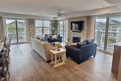 Image de Nouvelle Maison! 5 Minutes De Marche À La Plage Et À La Promenade! Dorme 22! À Voir!