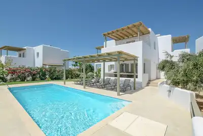 Charmante Villa avec piscine privée et vue partielle sur la mer