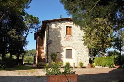 Image de maison \/ villa avec vue et jardin exclusif dans la campagne près de Florence
