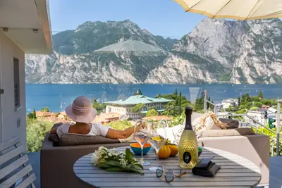 Image de Nouvelle structure appartements de vacances, familles, sports, animaux, lac de Garde