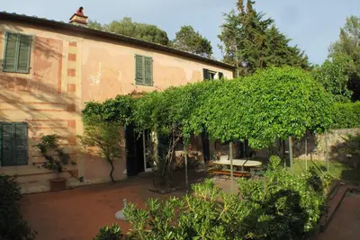 Image de Charmante casale jumelée du 19ème siècle avec jardin