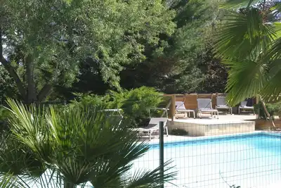 Image de Promotion -10% dernières minutes Gîte dans une propriété, arborée avec piscine.