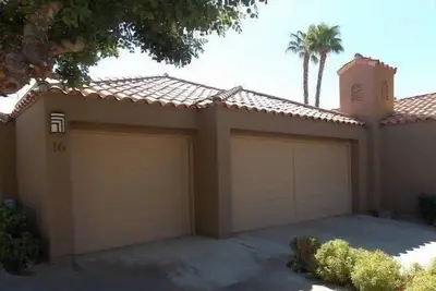 Belle Mission Hills East Townhome 3br / 3Bath w / piscine privée / spa