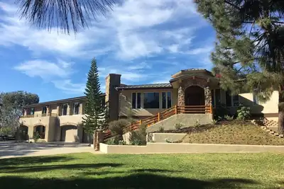Image de Lodge Executive Home personnalisé pour des événements spéciaux et des locations à Rancho Santa Fe!