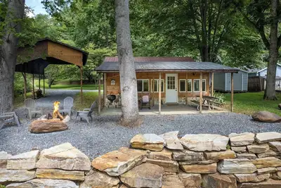 Image de Deep Creek Cabin moins de cinq minutes en voiture du centre-ville de Bryson City!
