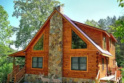 Image de Quelle escapade en montagne! Décoré avec goût dans un décor de montagne. Jacuzzi