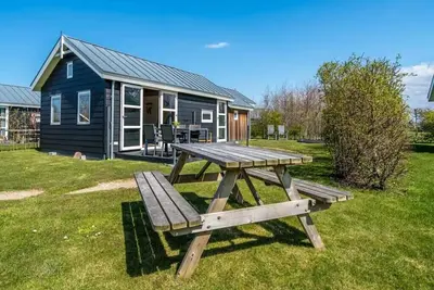 Image de Chalet moderne situé en bordure du parc. Ce chalet a beaucoup à offrir tant aux adultes qu'aux enfan