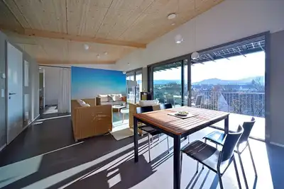 Image de Appartement penthouse extravagant avec une vue imprenable sur la campagne