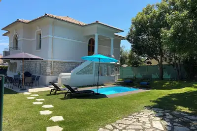Image de Villa d'exception au Cap d'Antibes, piscine, plages et commerces à pied