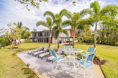 Image de 4 Bed 3 Bath Waterfront Home par Ralph Twitchell