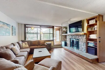 Image de Suite King avec véranda privée, cuisine complète, bain à remous commun - à pied pour ascenseur