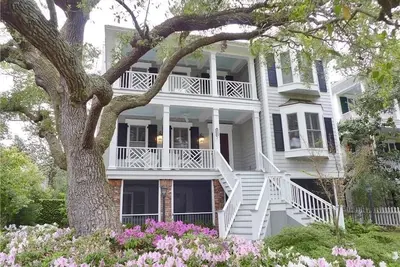 Image de Nouvelle location! Meilleure maison sur East Beach! Quelques secondes de la plage! Bassin!
