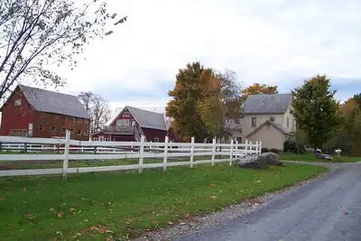 Image de 1888 Ferme de 3 étages avec de superbes vues à 15 min. du campus de Midd