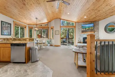 Image de Brand New Tahoe Moderne \"Cabine\"