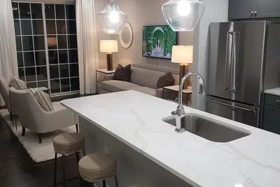 Image de Luxe Principal St. Condo Avec Balcon