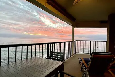 Image de * Tarifs spéciaux-bas de septembre * 15 pieds de l'eau 180 degrés vues unité 2bed / 2ba