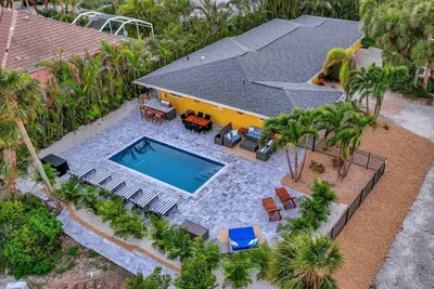 Image de . 5 Mile à pied de la magnifique Gulf Beach-Main Home et Guest Cottage