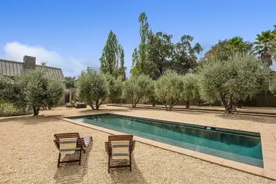 Image de Piscine, pétanque, oliveraie, promenade en ville